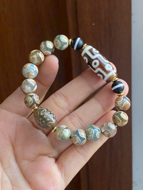Dzi 9 mắt thân nâu thấu quang kết hợp dzi thân ngọc xanh