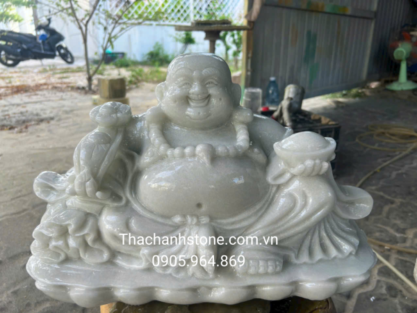 Di lặc ngồi đá trắng tự nhiên
