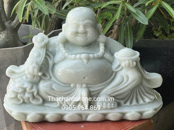 Di lặc ngồi đá trắng tự nhiên