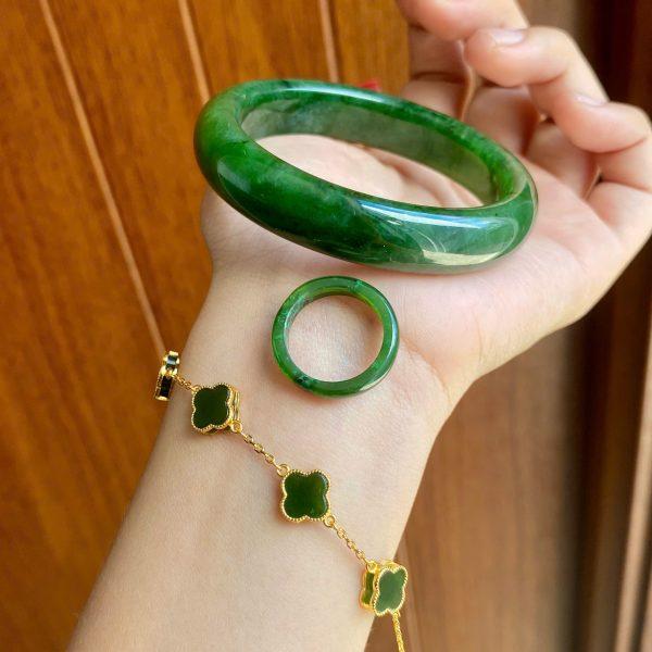 Nguyên set Nhẫn, Vòng tay, Lắc đá Ngọc Bích cao cấp – trang sức phong thủy mang đến may mắn, bình an và sự sang trọng cho người sở hữu.