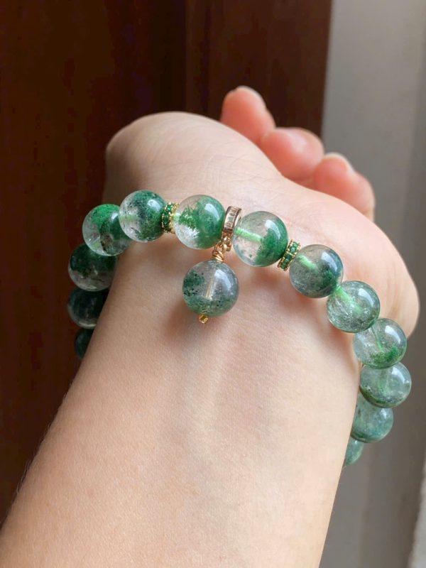 Vòng Tay Thạch Anh Ưu Linh Xanh Rêu 10li – Năng Lượng Thanh Khiết Từ Thiên Nhiên