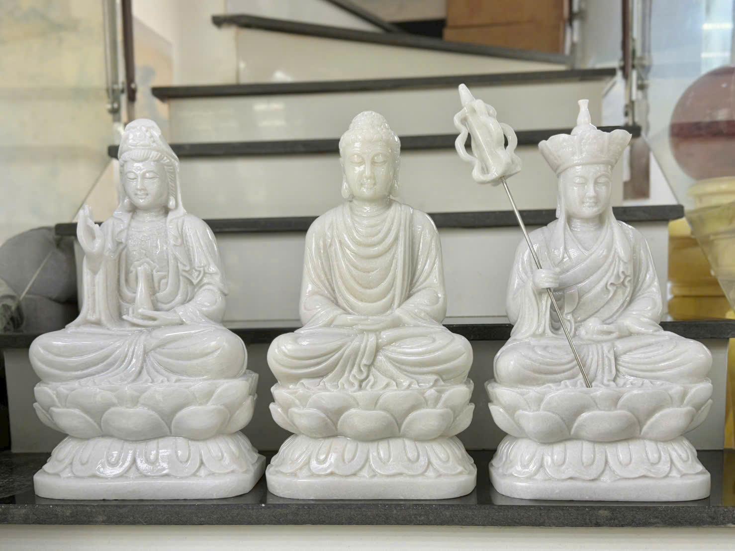 z7073056256461_921d4028bd598d787afeac87e3580b3a Bộ Tam Thế Phật Đá Trắng Tự Nhiên 40cm