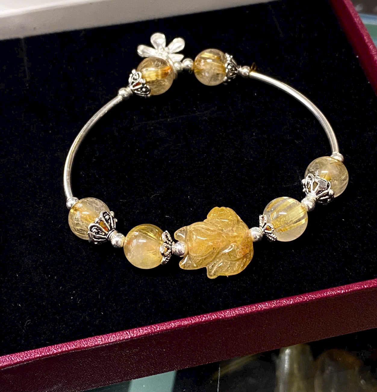 z7102043606222_cca246316629dc9ef03a1d83db1858f2 vòng tay thạch anh tóc vàng