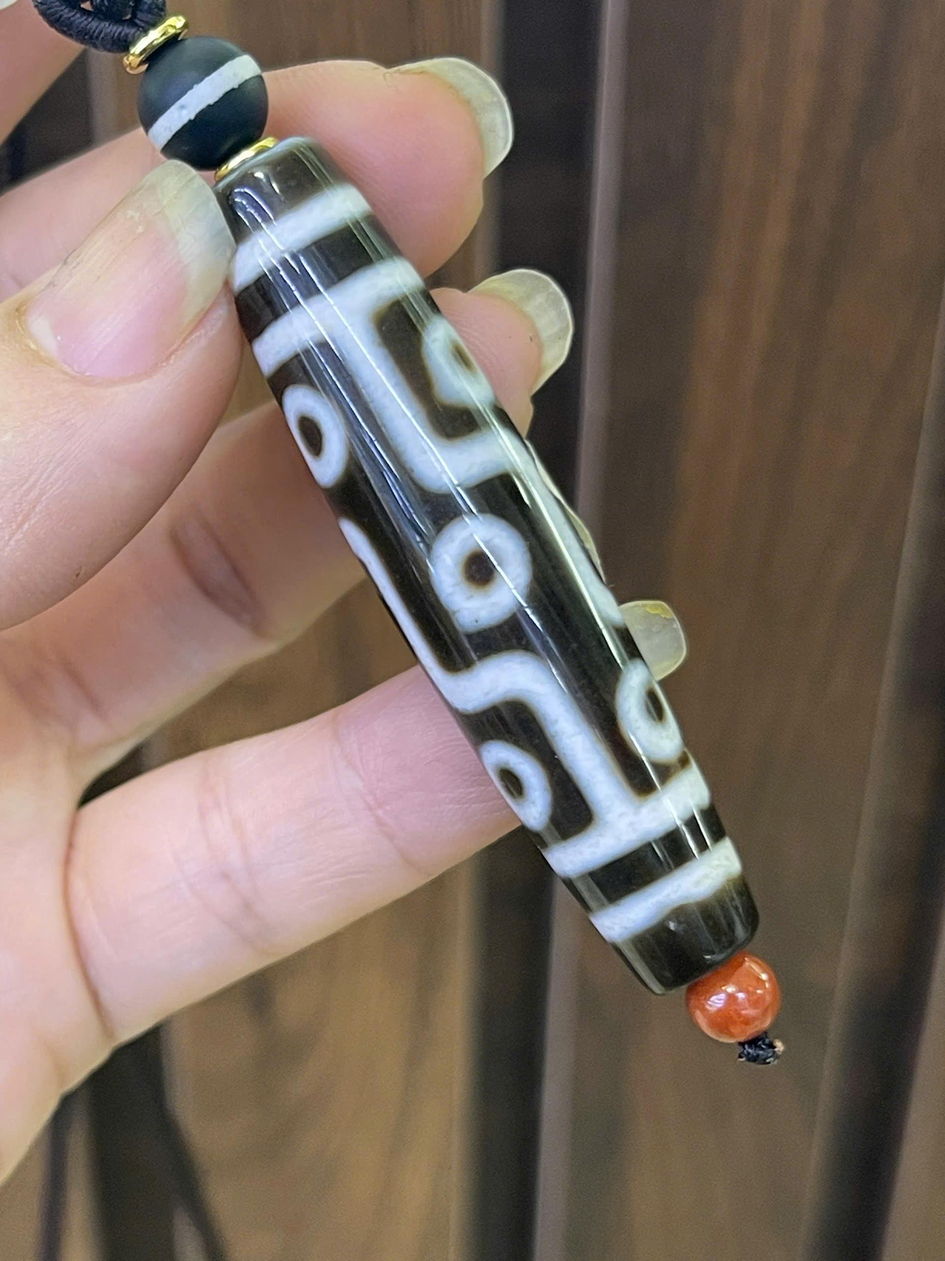 z7175774330238_a5f4d43543ddd642314eac556be333b9 vòng cổ dzi 9 mắt