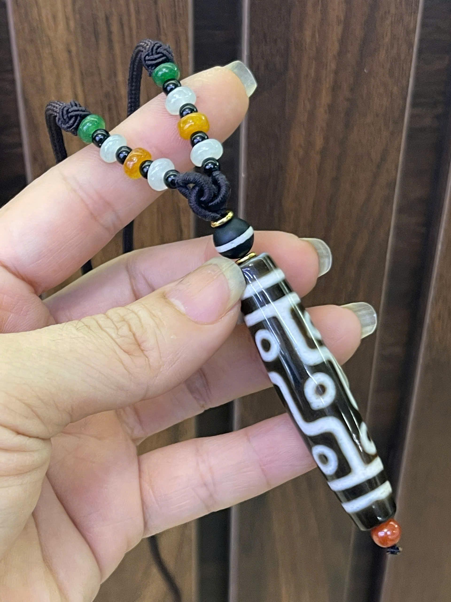 z7175774344769_6626d9ade23f13b5480e7029e40cc06d vòng cổ dzi 9 mắt