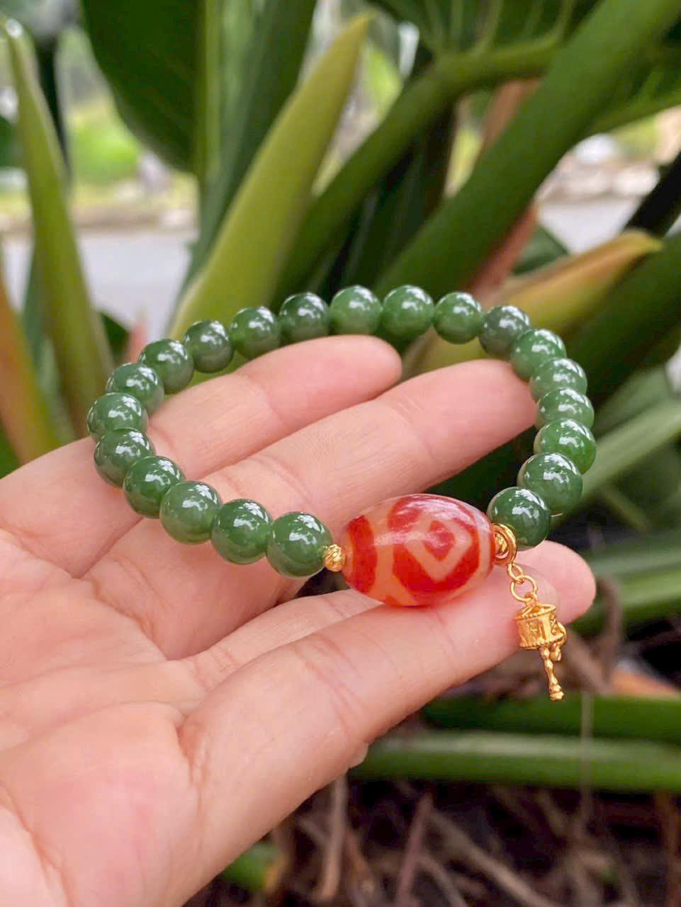 Dzi 6 mắt thân huyết mix ngọc bích 8li B2660A1 Chuỗi vòng tay Ngọc bích 8li mix Dzi 6 mắt thân huyết