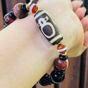 vòng tay Dzi Thần Tài