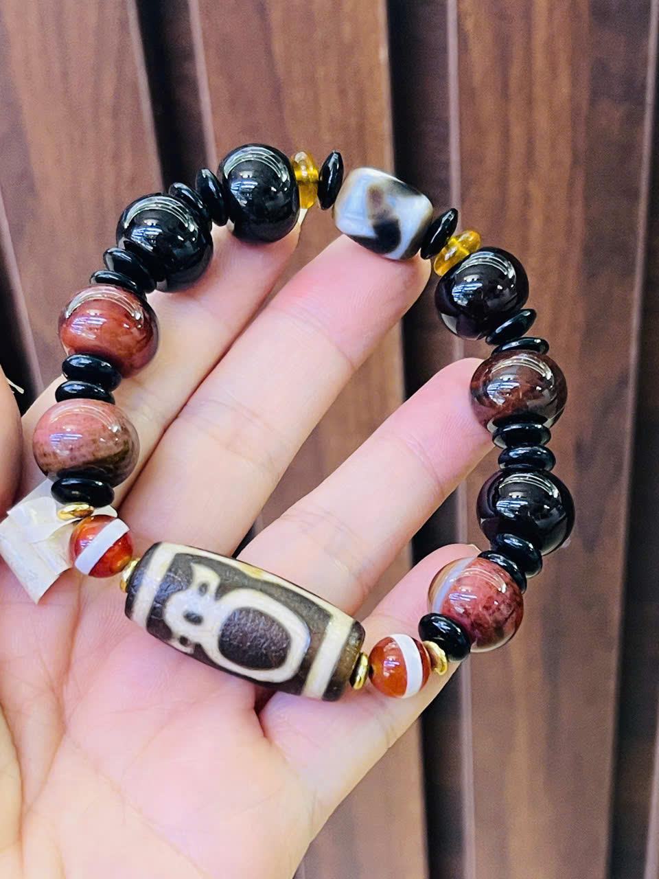 z7177937408333_317b1132530cb4e8373eb867e91bbc8b vòng tay Dzi Thần Tài