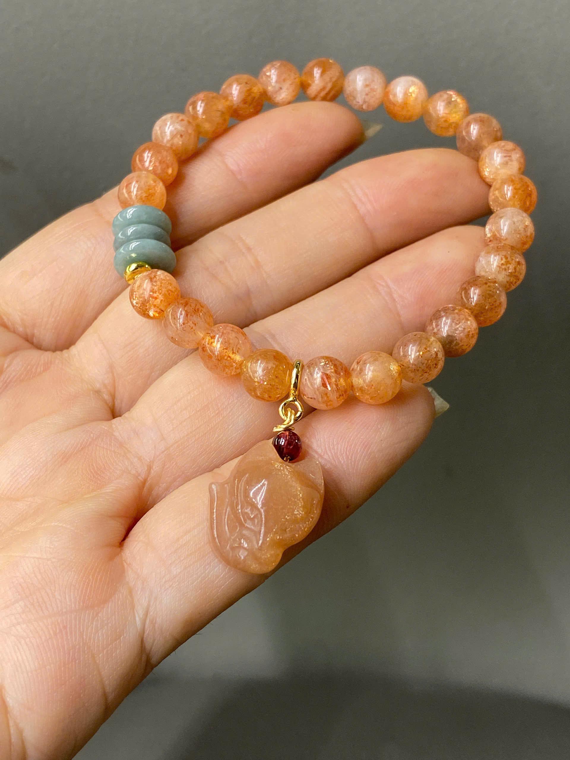 z7197858670091_0a12c7cd6fa0096b914c7d847f782abb Vòng tay Moonstone mix charm hồ ly – Vẻ đẹp dịu dàng, quyến rũ và tràn đầy năng lượng