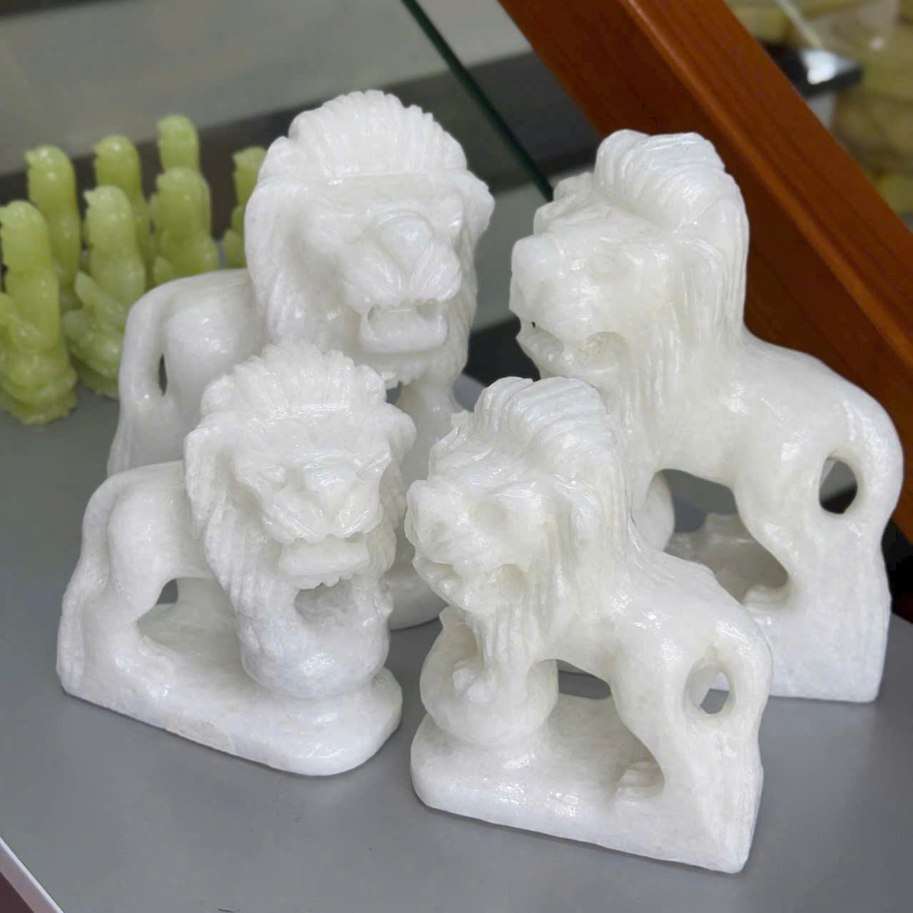 z7201572885539_2a2f6283b96b398de1f0287f6a9a4ceb Sư tử đá trắng