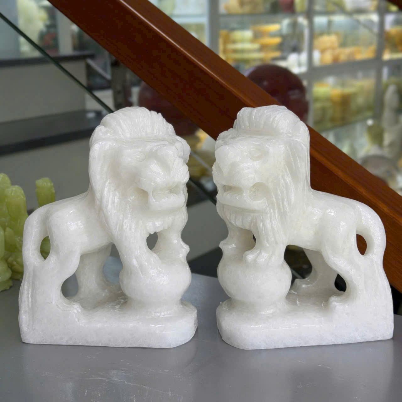 z7201572892978_caad8f9c10c854f32c10f85111c3e802 Sư tử đá trắng