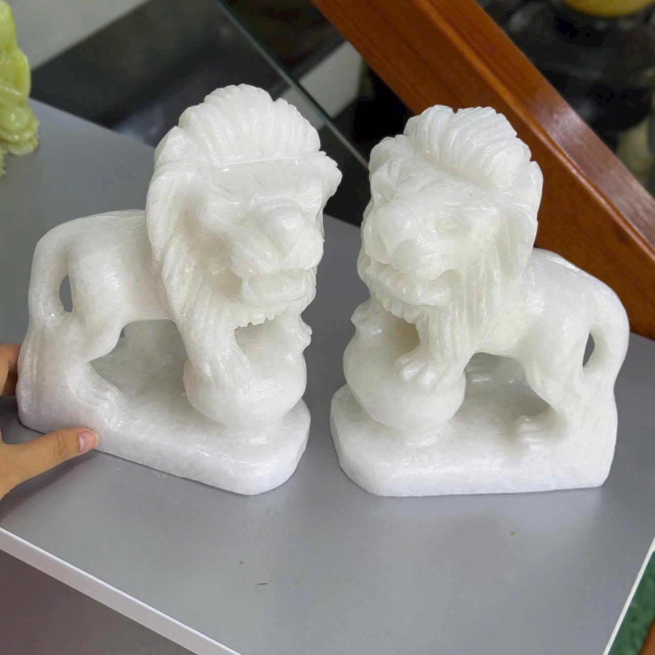 z7201572901038_7d529c3c4b4a6dc92c03f00d87419dd6 Sư tử đá trắng