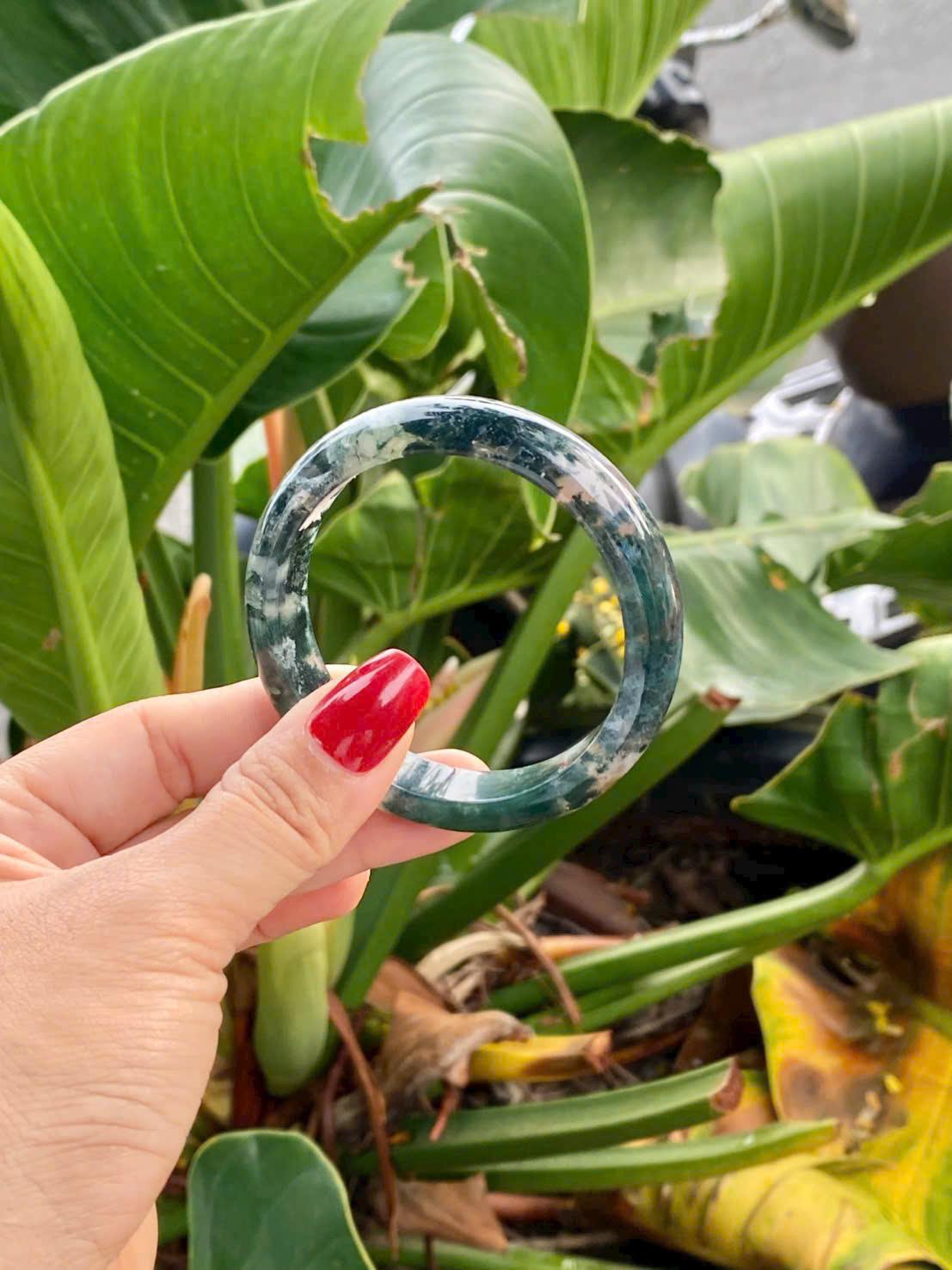 z7215948767975_5dbb518058744929c6d398f416831a36 vòng chalcedony xanh rêu tại Thạch Anh Stone