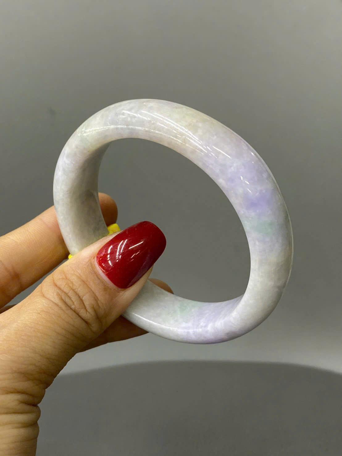 z7215950695866_e4649157215b93c9fcad06d7c61f678f 6. Mua vòng bản hẹ ngọc ánh tử lan tại Thạch Anh Stone