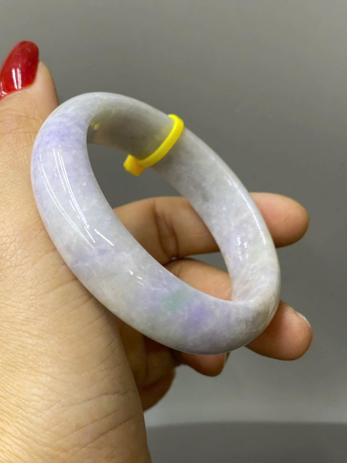 z7215950702134_fac8a7fc8ff935b6d6e5560ede343419 6. Mua vòng bản hẹ ngọc ánh tử lan tại Thạch Anh Stone