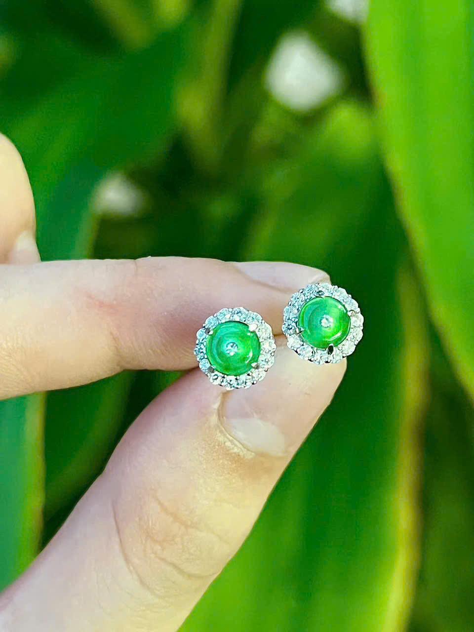 z7233078153345_d6bd50d0354c8467865787e68485c147 Hoa tai đồng điếu ngọc phỉ thuý xanh lục đế khung bạc 925_PT007