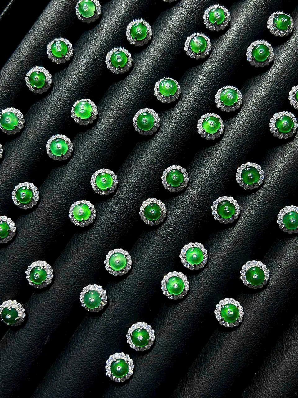 z7233078162732_83ba314b8fc76d44f50dab21e979f934 Hoa tai đồng điếu ngọc phỉ thuý xanh lục đế khung bạc 925_PT007