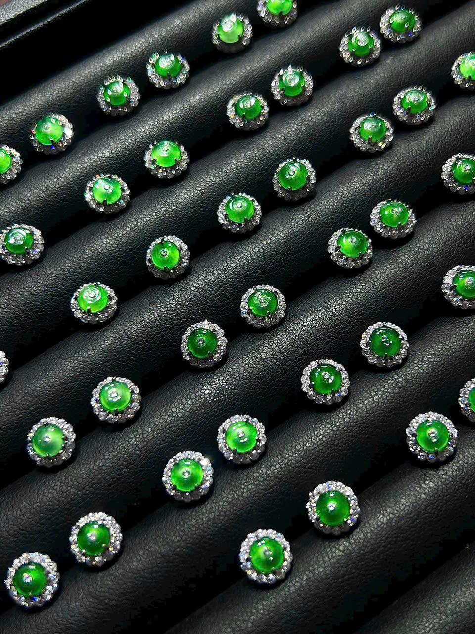 z7233078167922_e38c7de2484cf627b69b9f9e76551683 Hoa tai đồng điếu ngọc phỉ thuý xanh lục đế khung bạc 925_PT007