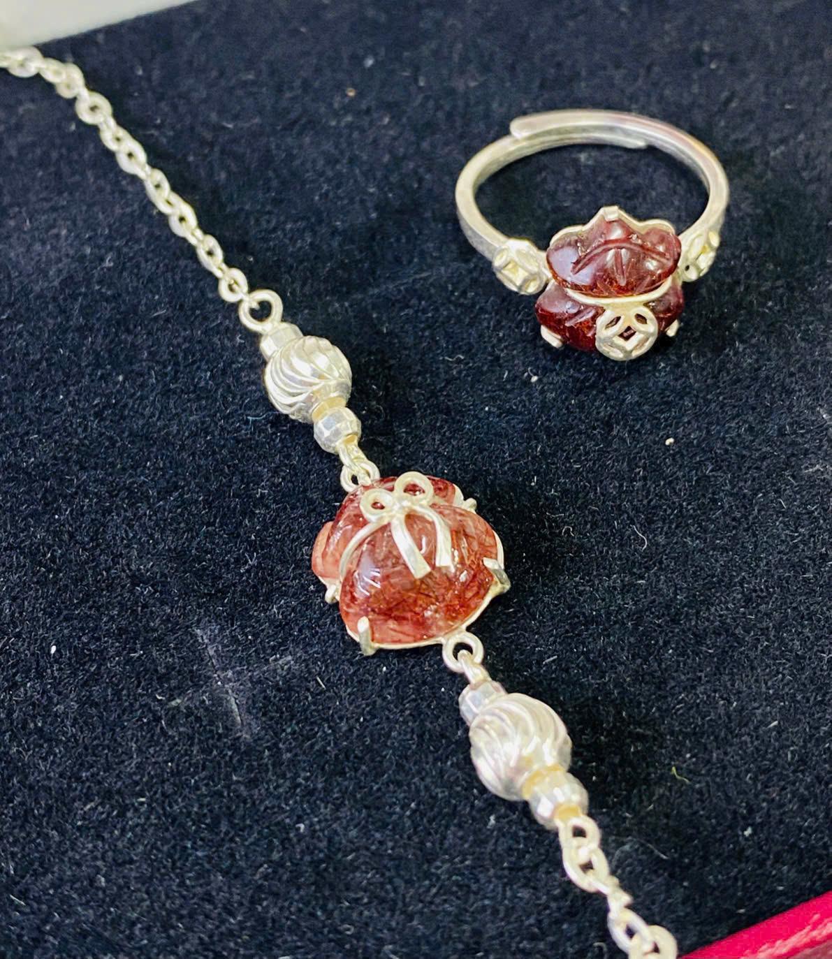 z7233386606563_5672654bd16f152c531d99048b96d652 Set túi tiền thạch anh tóc đỏ lên bạc