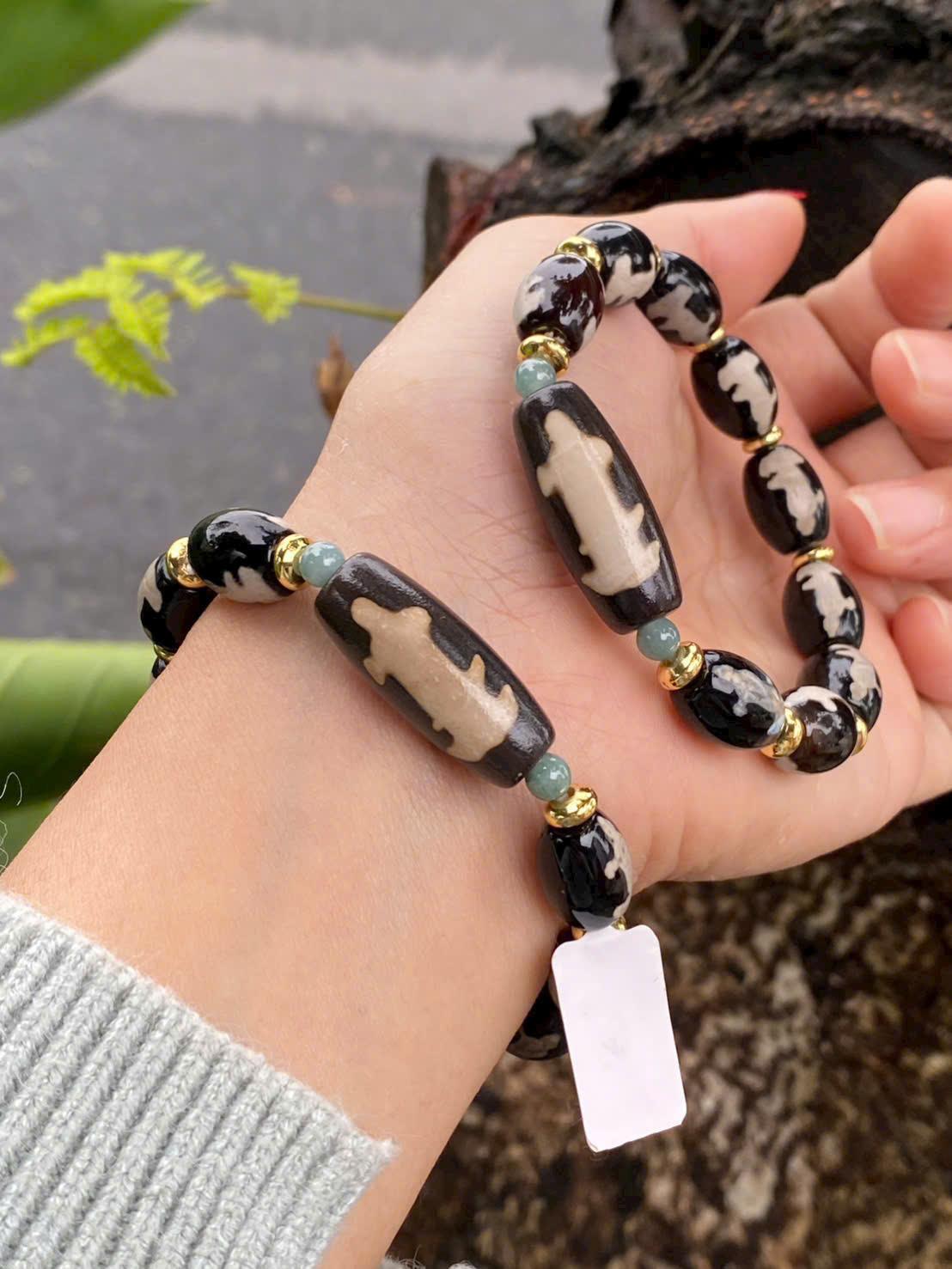 z7247479757458_b9c06497a0048f5e4cdad8c016369d60 Vòng dzi Quan âm thân nâu B7250A1