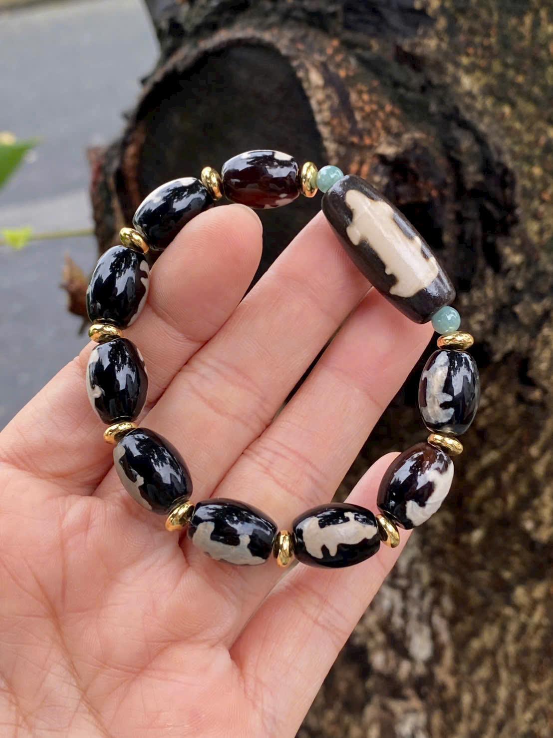 z7247479771080_897e134c057435aaff9d7efe45cc08c2 Vòng dzi Quan âm thân nâu B7250A1