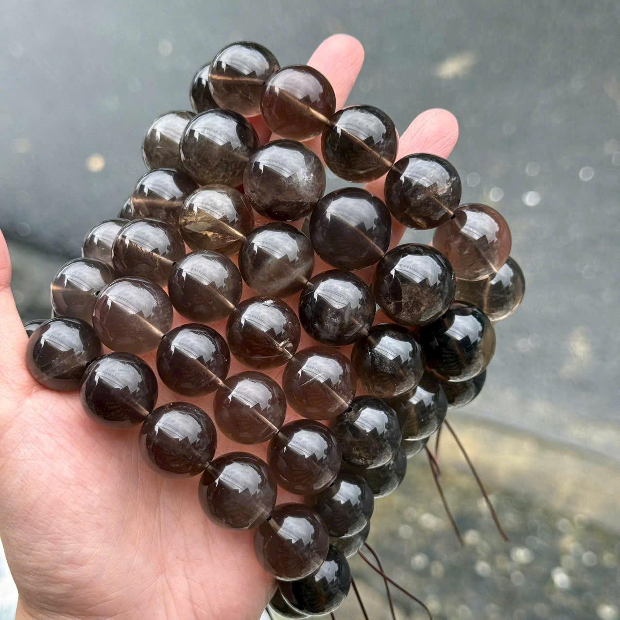 z7257203695984_be1648f1040b54f628b07ae3e4d0f5fe Vòng tay thạch anh khói 17-18-20-21mm