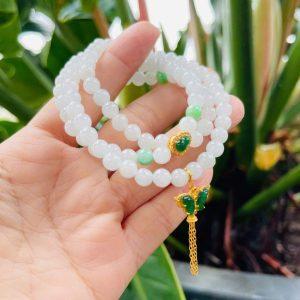Chuỗi Bạch Ngọc Type A 6mm Mix Charm Phỉ Thúy – Thiết kế Quấn 3 Vòng Sang Trọng, Thuần Khiết và Đậm Chất Phong Thủy