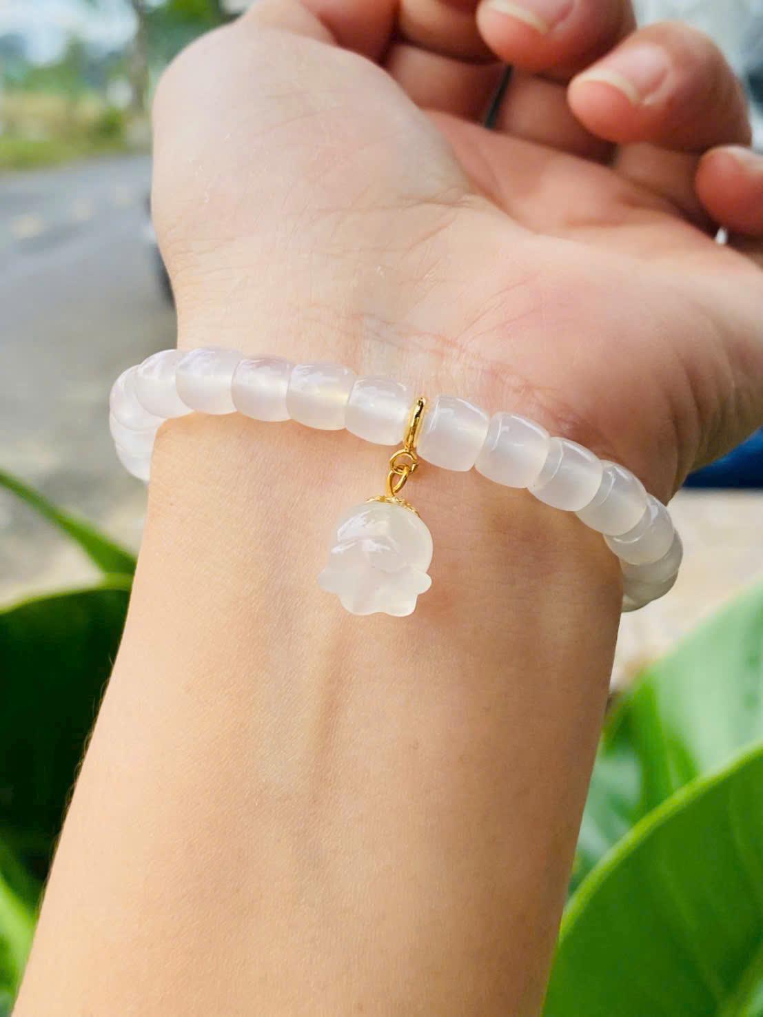 z7284281768155_01d04e054de52f99a5988772728e5cc5 Giới thiệu sản phẩm Chalcedony trắng mix hoa đinh lan
