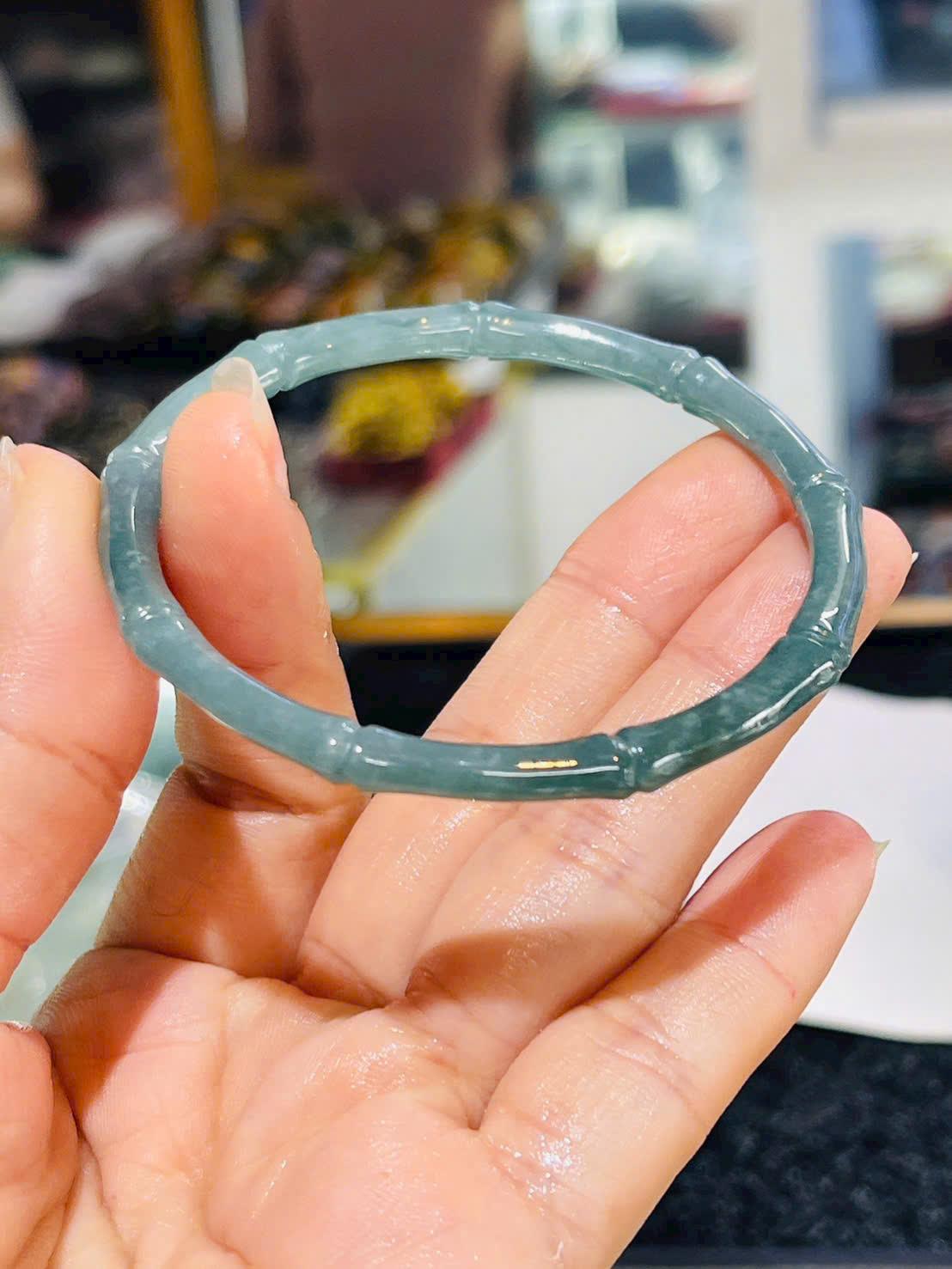 z7304386356078_a443e56e75b2ddd496aec65f08d1b10e Vòng Trúc Lam Ngọc Type A – Biểu Tượng Bình An Và Thịnh Vượng