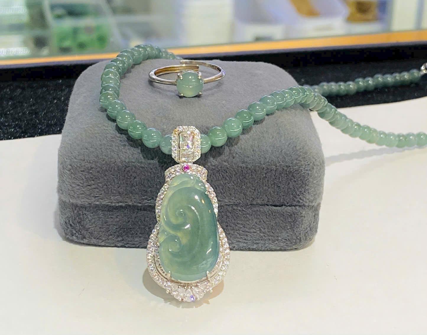 z7305355317477_c61d8fd98b6fdf03dc3a304ce48274f2 Set Chuỗi Lam Ngọc 4.8 Li + Mặt Như Ý + Nhẫn