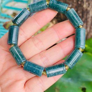 Vòng Lu Thống Lam Ngọc Hoa Bay B31100A1 – Sự kết hợp thanh khiết của màu xanh lam và nét chạm phong thủy tinh xảo