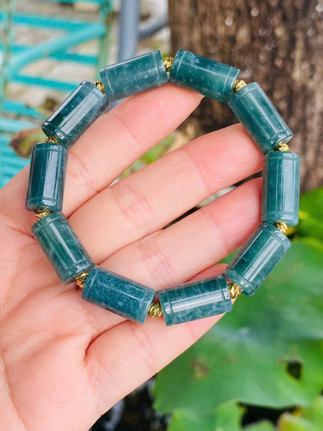 z7311646724373_9f838d0d40086ebd595612cd279a31f4 Vòng Lu Thống Lam Ngọc Hoa Bay B31100A1 – Sự kết hợp thanh khiết của màu xanh lam và nét chạm phong thủy tinh xảo