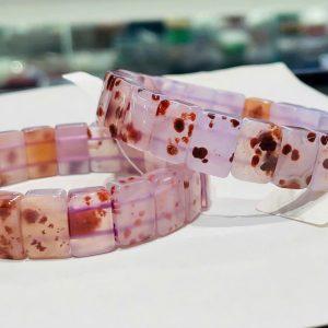 Vòng tay chalcedony cá koi – Vẻ đẹp mềm mại mang ý nghĩa may mắn và thịnh vượng