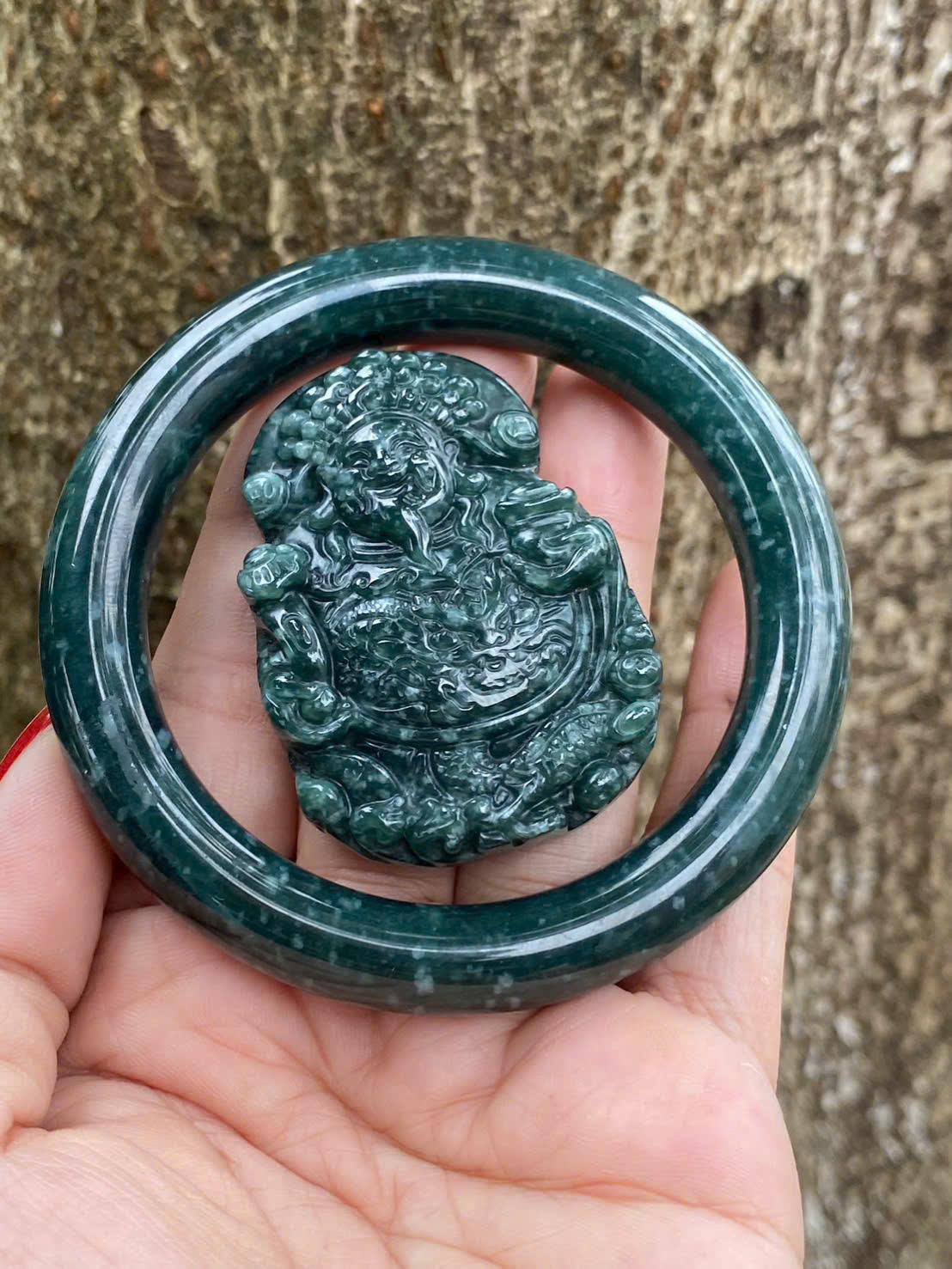 z7363717803957_979eb08281a611f848e40521d92423b6 Set lam ngọc hoa bay type A tông đậm – Vẻ đẹp cổ ngọc, tụ khí tài lộc và quyền uy