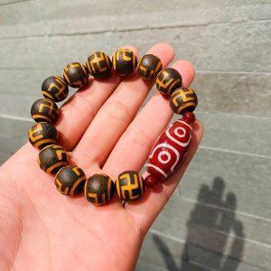 Vòng Dzi Chữ Vạn Mix Viên Chủ 6 Mắt Huyết Vip